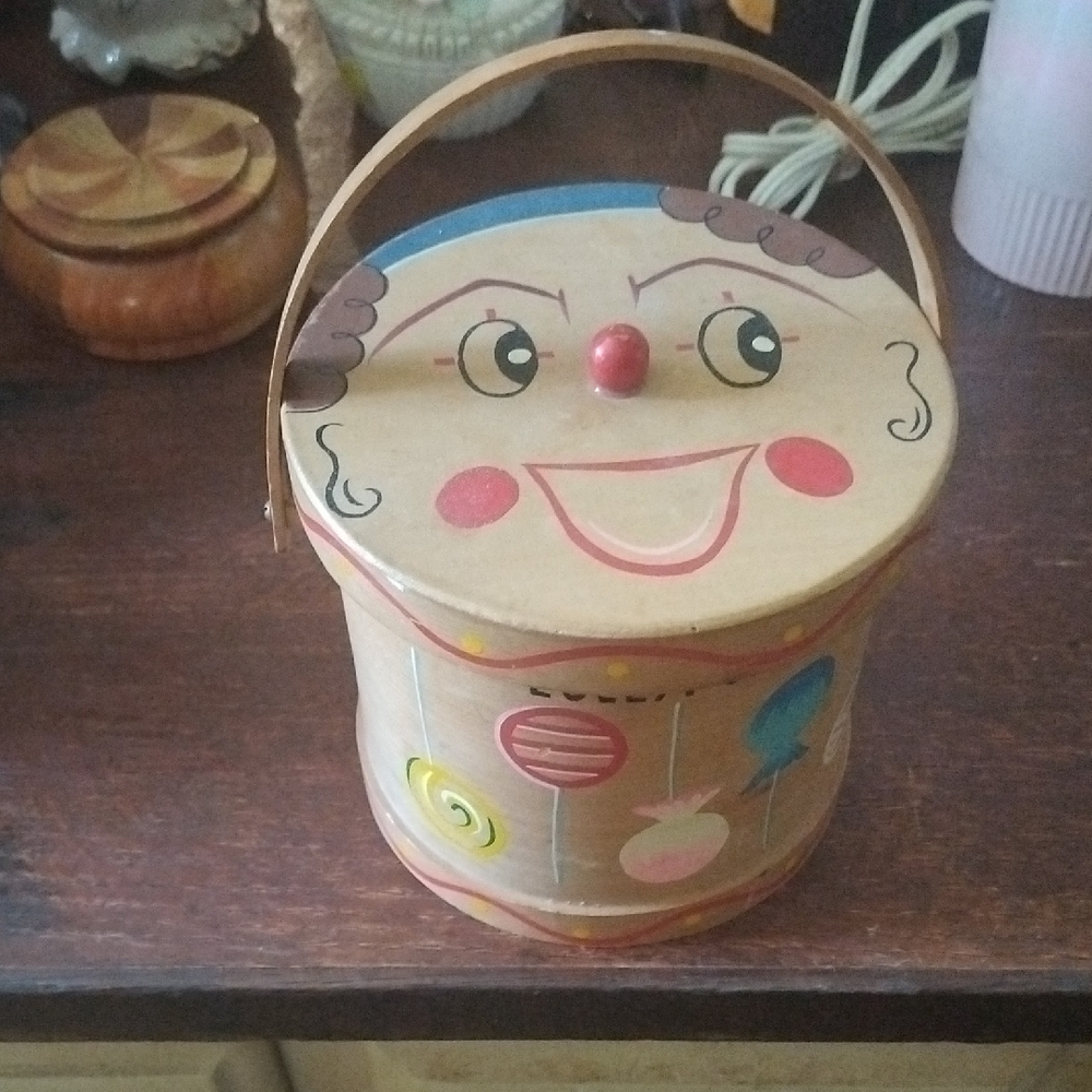 Vcagco Colorful Round Wooden Box with Handle. Hoysecshelf4